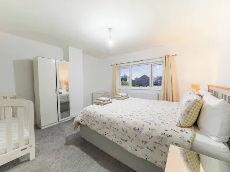 Southend Retreat KING SUITE luxury stay with parking