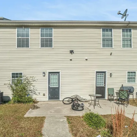 4-bedroom townhome in marvelous Conyers with WiFi, AC