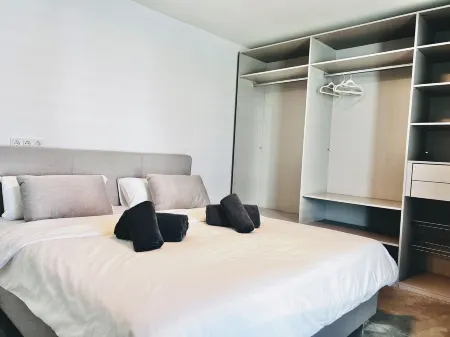 Stylish 1-room apartment + terrace Отели в г. Херцогенаурах