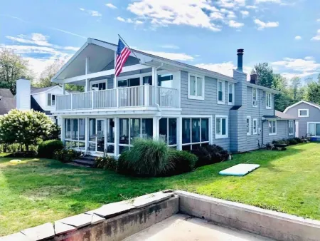 Bogus Point. A lakeside retreat.