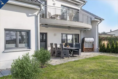 5 star apartment for 6 persons, ground floor with fenced garden