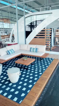 FLOATING HOTEL. Отели в г. Роулетт