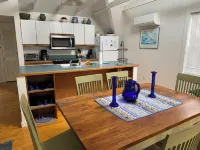 Cozy 2-bedroom condo in Watch Hill