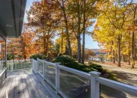 House for a crowd...with a dock 다마리스코타 호텔