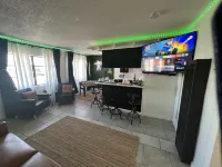 "ALEXA BOOK VACATION HOME" Hotels in Lynwood