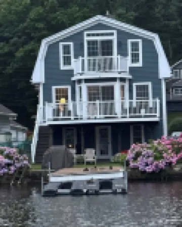 Charming Lake Home on Lake Hopatcong in a quiet cove bring a boat or Waverunner