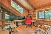 Cabin w/ 3 Acres, Tennis Courts: by 4 Ski Mtns - Country Houses