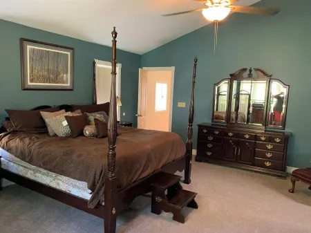 Family friendly waterfront property Отели в г. Ливингстон