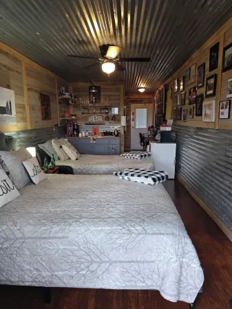 Apartment, Mountain View/Personal Deck Bikers Welcome. Mins to DT Eureka Spgs.