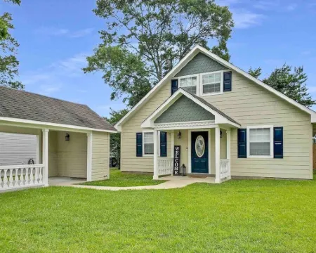 3BR/2B in the heart of Leesville, Southern Comfort Hoteles en Leesville