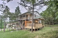 Lakeside Blue Eye Escape w/ Game Room & Hot Tub! - parking