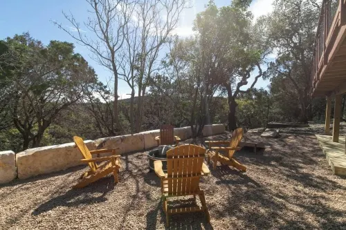 Texas Charm Cottage - 1 Block from the Lake & Hill Country Views Các khách sạn ở Canyon Lake