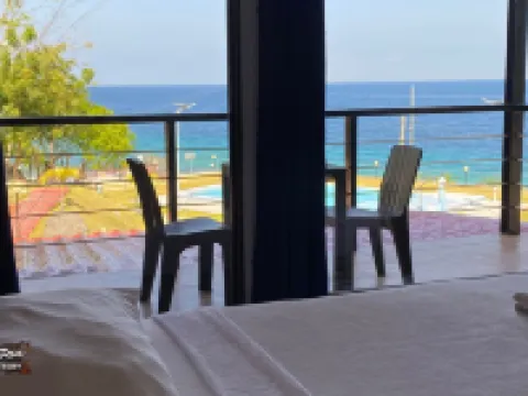 24/7 Lantawan Resort オスロブのホテル