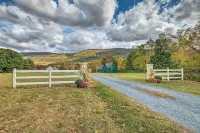 Luxe 'Green Barn' Near Skiing w/ Mt Equinox Views! - Апартаменты