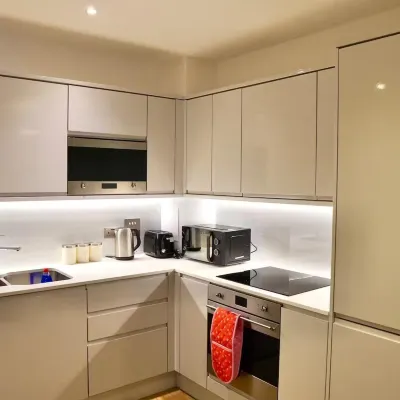 1 Bed Apartment- Sleeps 2, Parking, Pets Allowed Hotels near Shakespeare Express