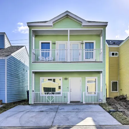 Pet-Friendly Port Isabel Home 5 Mi to Beach!