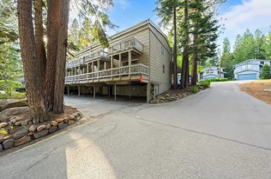 Cozy Forest Hideaway in Incline Village Private Balcony Sierra Solace by Avantstay