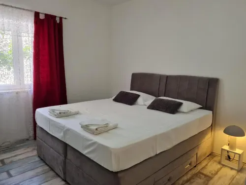 Luxury apartment Ani - Three Bedroom Apartment with terrace and Swimming pool - Wifi