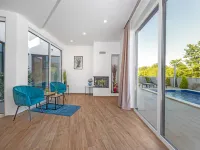 Villa with Pool, Game Room, Garden - Villas