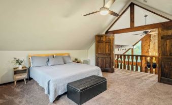 Sky View Chalet by AvantStay Stunning Interior Spacious Deck Hot Tub View