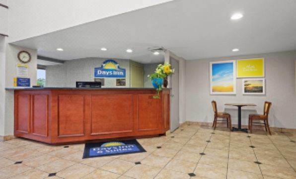 Days Inn by Wyndham Utica