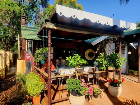 Africas Eden Guesthouse Отели в г. Мокгопонг