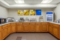 Comfort Inn & Suites Airport - breakfast