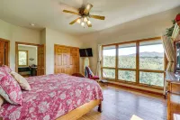 Hilltop Home w/ Panoramic Forest & Mountain Views! - 4 étoiles