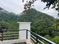 The Shalam Resort श्रीकृष्ण शरणं मम - Mountain view