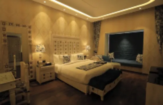 THE ROYAL VENETIAN