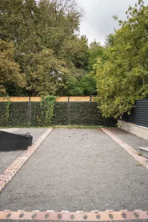 Villa for 10 Guests with Pool, Surrounded by Trees, Just 15 Min from Bordeaux Отели в г. Сен-Венсан-де-Поль