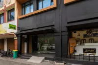 Urbanview Hotel Bizhome Artha Gading Boulevard by RedDoorz Hoteles cerca de Centro Comercial Artha Gading