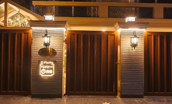 FlxHo Horizon One - Luxury Hotel & Residences Golf Course Road, 2 Min from 42-43 Metro Station