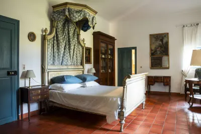 Mas De Monge Hotels near Tarascon Castle