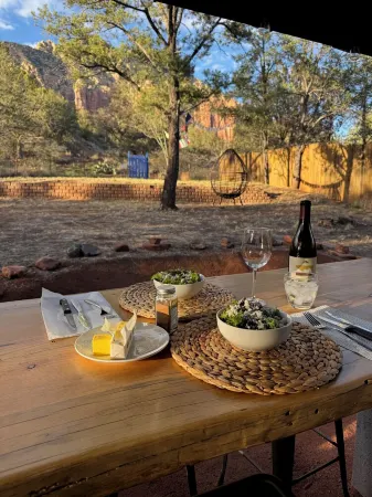 Red rock views ♦ Private access to the forestry ♦ The perfect romantic escape