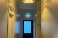 3-Bed Central Apartment - Sleeps 5 & Pets Ok - Condos