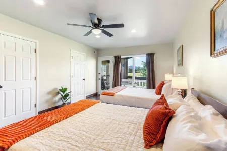 Peaceful Mountain Retreat that sleeps 7, views of Pagosa Peak & Bonus Workspace!