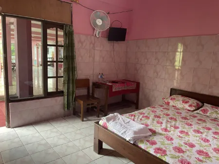 Hotel Carolina Syariah Отели в г. Sanden