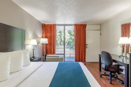 Motel 6 Dumfries, VA Отели в г. Траянгл