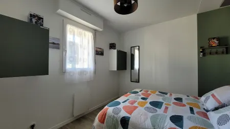 At the foot of Plage de la falaise