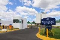 Candlewood Suites CELAYA by IHG - parking