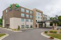 Holiday Inn Express WILLIAMSBURG by IHG - parking