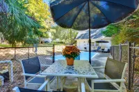 Clemson Game Day Cottage w/ Fire Pit - 3 estrellas