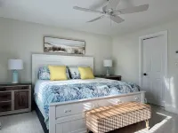 Private Pool Oasis! Relax Old Charm 2Br/2BA /w Dock, Tikis, Outdoor Bar & Grill!