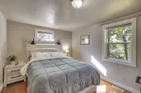 2 Mi to Dtwn: Grand Junction Home w/ Hot Tub - ห้องครัว
