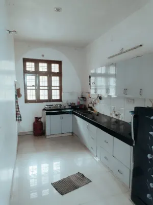 Spacious Peaceful Apartment for Two Families in Lucknow - Apartments