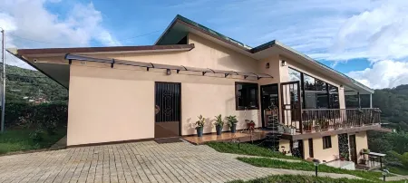 Hotel & Hostel Sloth Backpackers