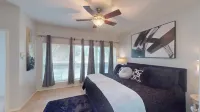 FL021 – 32Min to UNT Base - Sleeps 6 -  Free Parking