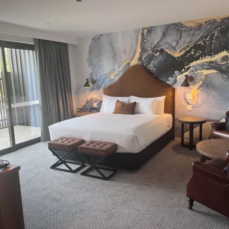 Lake Jindabyne Hotel