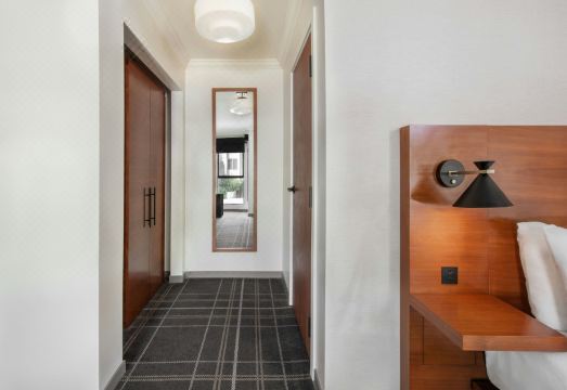 파운드 호텔, 산타 모니카, 시리즈 바이 메리어트